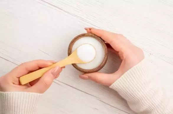 Cara membersihkan pori-pori wajah pakai scrub dari 1 bahan pemanis Berbagai sumber