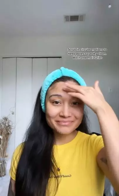 Cara membersihkan pori-pori wajah pakai scrub dari 1 bahan pemanis Berbagai sumber