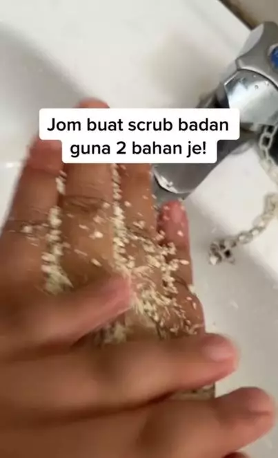 Cara eksfoliasi kulit kusam pakai body scrub dari 1 bahan makanan Berbagai sumber
