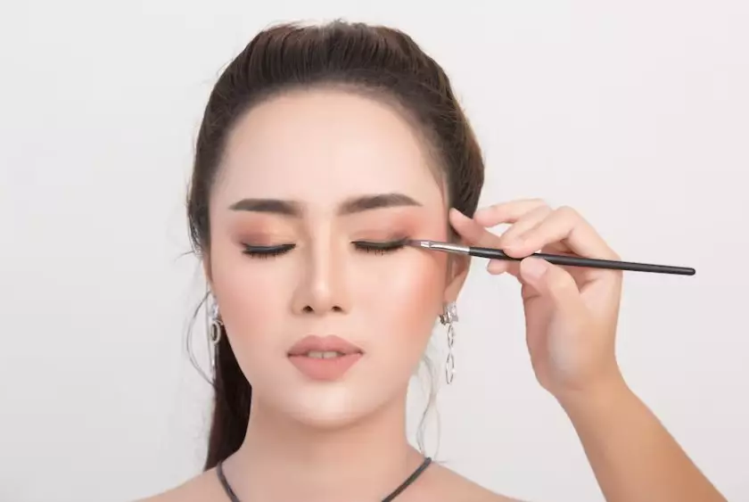 9 langkah makeup Arabian look © freepik.com