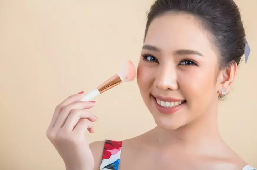 9 langkah makeup Arabian look © freepik.com