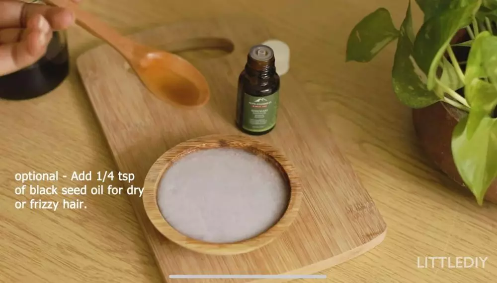 trik melebatkan rambut tipis pakai 1 jenis minyak alami © 2023 berbagai sumber