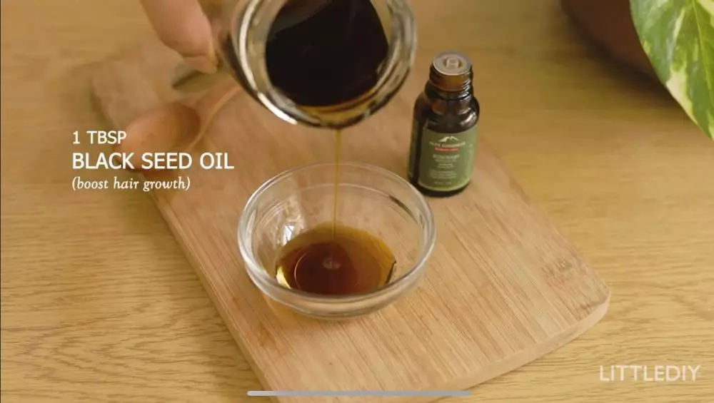 trik melebatkan rambut tipis pakai 1 jenis minyak alami © 2023 berbagai sumber