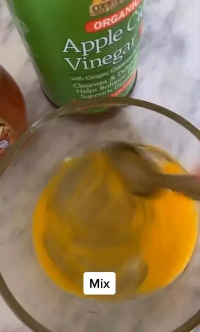 Cara mengatasi rambut kering dan bercabang pakai masker dari 3 bahan dapur Berbagai sumber