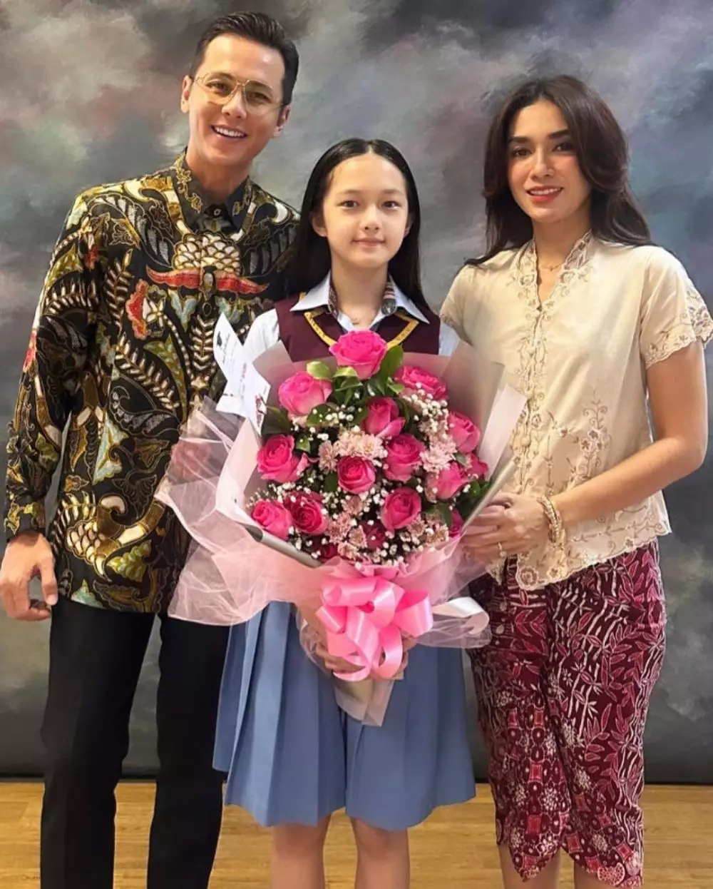 Ussy Sulistiawaty dan Andhika Pratama di kelulusan anak  © berbagai sumber