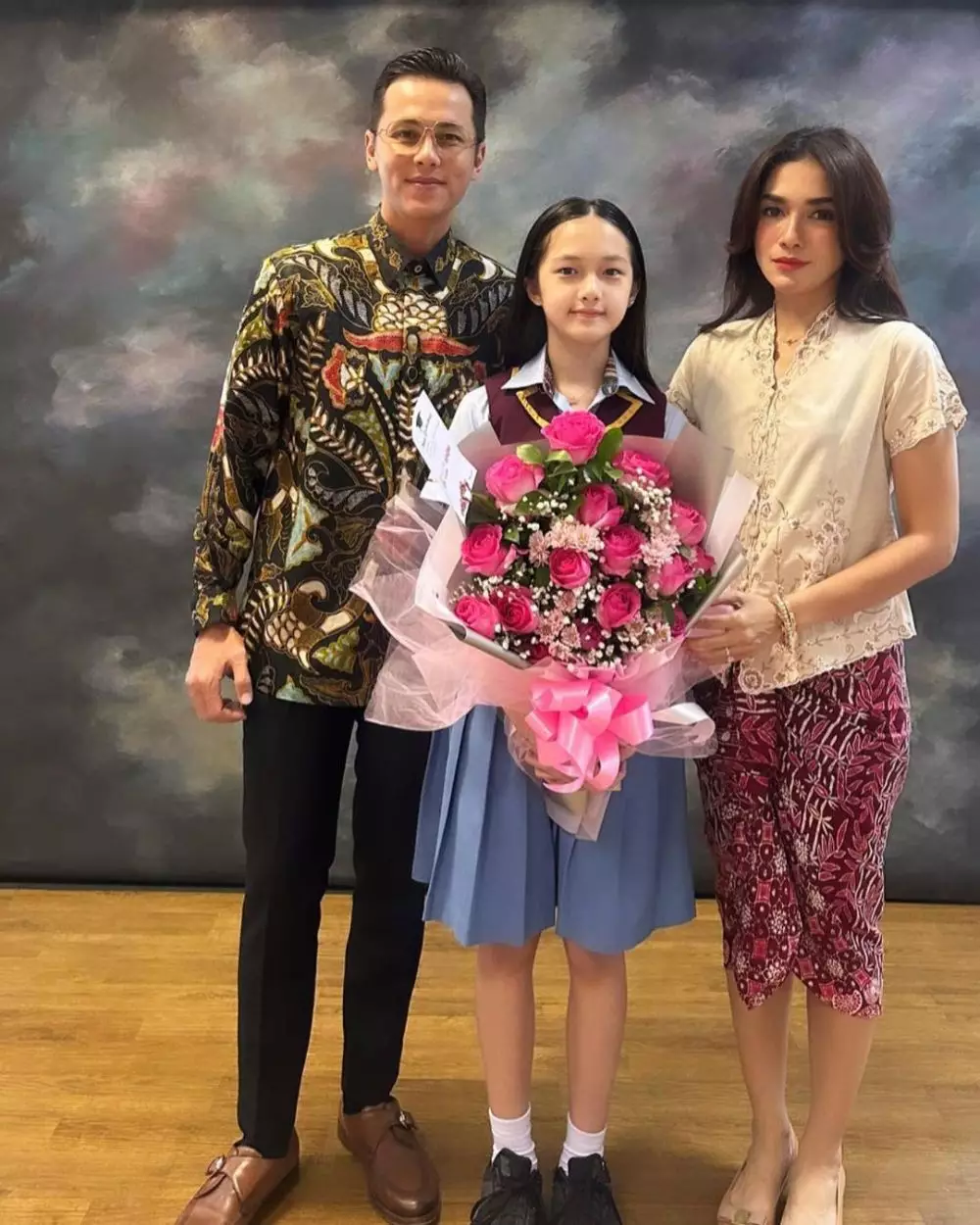 Ussy Sulistiawaty dan Andhika Pratama di kelulusan anak  © berbagai sumber