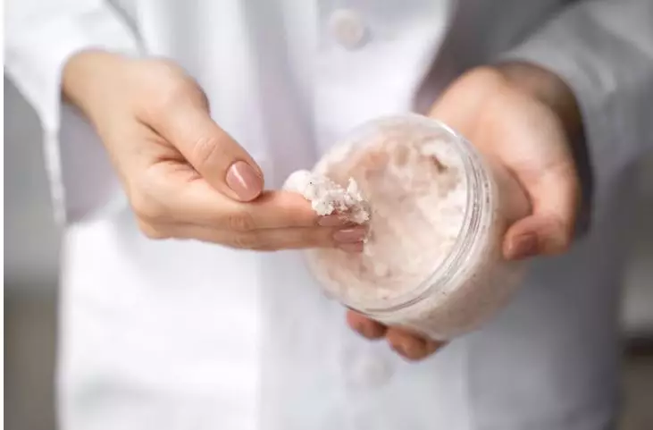 perawatan kulit ala Fitri Carlina di usia 36 tahun berbagai sumber