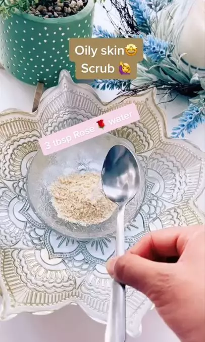 Cara mengurangi minyak berlebih pakai body scrub dari 1 jenis tepung Berbagai sumber