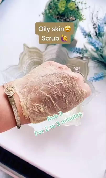 Cara mengurangi minyak berlebih pakai body scrub dari 1 jenis tepung Berbagai sumber