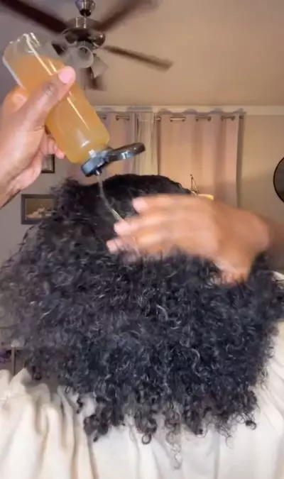 Trik mengatasi rambut keriting yang mengembang pakai masker dari 1 jenis rempah Berbagai sumber