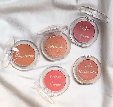 Rekomendasi blush on untuk kulit sawo matang © 2023 brilio.net Rekomendasi blush on untuk kulit sawo matang © 2023 brilio.net