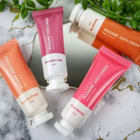 Rekomendasi blush on untuk kulit sawo matang © 2023 brilio.net Rekomendasi blush on untuk kulit sawo matang © 2023 brilio.net