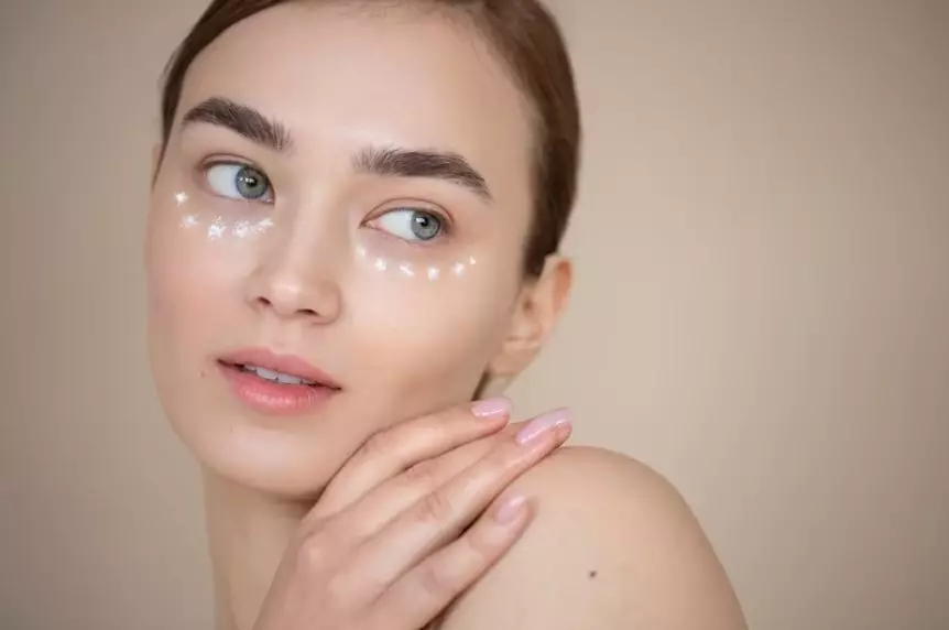 9 langkah penggunaan skincare untuk kulit kusam © freepik.com