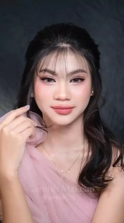 wanita tanpa pakai foundation © TikTok wanita tanpa pakai foundation © TikTok