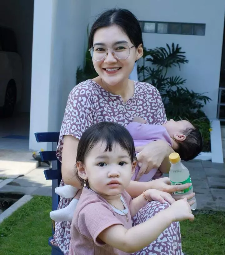 Potret tanpa makeup 9 pedangdut koplo saat momong anak © 2023 brilio.net