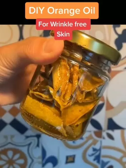 Cara atasi garis halus pada wajah pakai face oil dari 1 jenis kulit buah Berbagai sumber Cara atasi garis halus pada wajah pakai face oil dari 1 jenis kulit buah Berbagai sumber