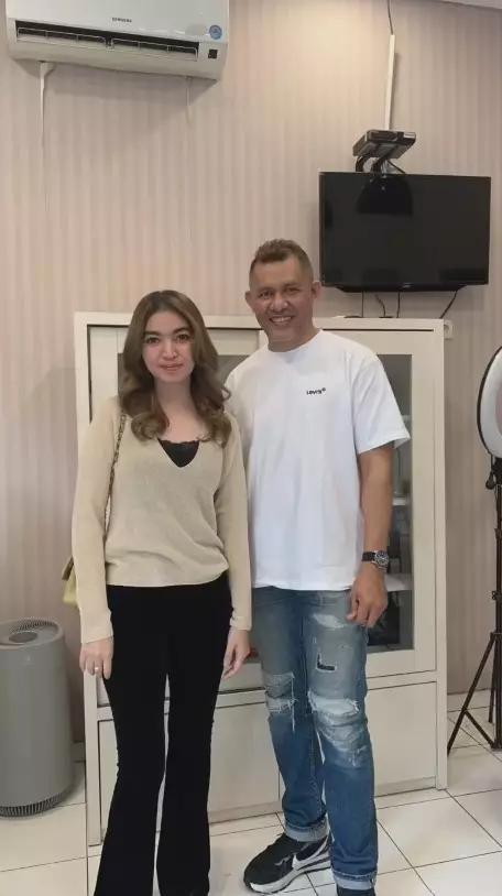 Selvi Ananda ubah gaya rambut © Instagram/@ironhairspecialis Selvi Ananda ubah gaya rambut © Instagram/@ironhairspecialis