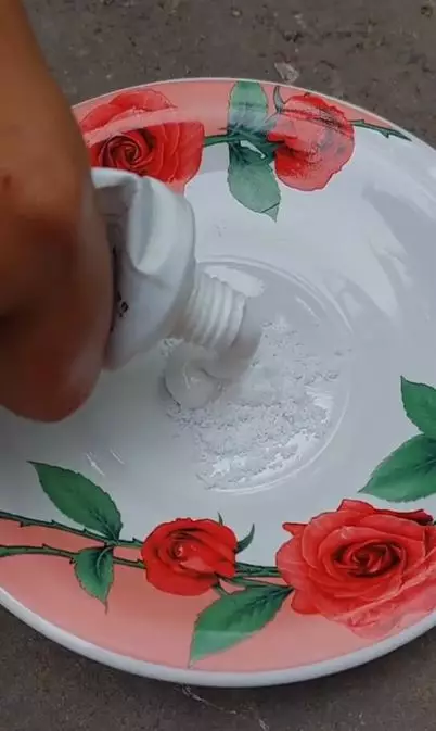 Trik mengatasi gigi kuning hanya pakai 1 bahan memasak Berbagai sumber Trik mengatasi gigi kuning hanya pakai 1 bahan memasak Berbagai sumber