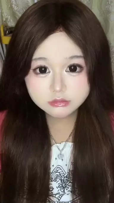 wanita pipi tembem dandan ala Douyin © TikTok wanita pipi tembem dandan ala Douyin © TikTok