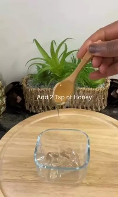 Trik menghaluskan wajah bertekstur pakai masker dari 1 bahan pemanis Berbagai sumber