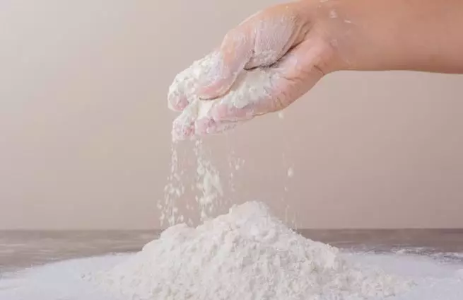 Trik mengatasi kulit berminyak pakai cleanser dari 1 jenis tepung Berbagai sumber