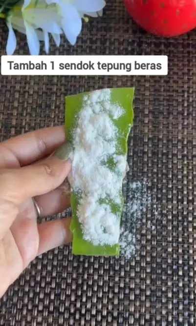 Trik mengatasi kulit berminyak pakai cleanser dari 1 jenis tepung Berbagai sumber