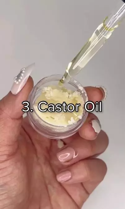 Trik atasi bibir kering dan mengelupas pakai lip mask dari 1 jenis minyak Berbagai sumber Trik atasi bibir kering dan mengelupas pakai lip mask dari 1 jenis minyak Berbagai sumber