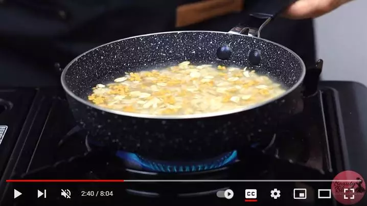 Cara pudarkan flek hitam di pipi pakai serum ceramide berbagai sumber