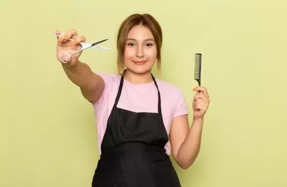 Trik lakukan hair trimming untuk atasi rambut bercabang Berbagai sumber