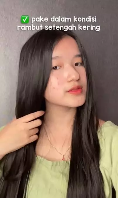 Trik menggunakan hair oil agar antilepek Berbagai sumber