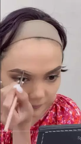 trik makeup bold ala Rina Nose berbagai sumber