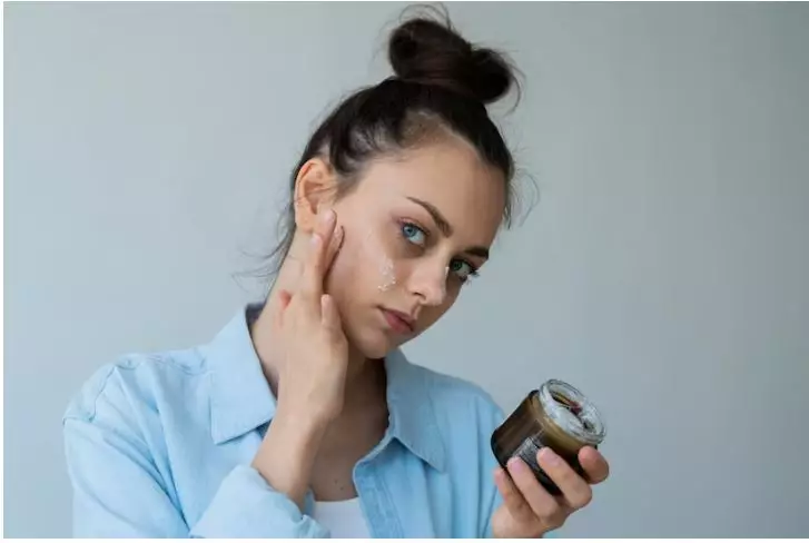 trik hilangkan jerawat dan mencerahkan kulit ala Hanum Mega berbagai sumber