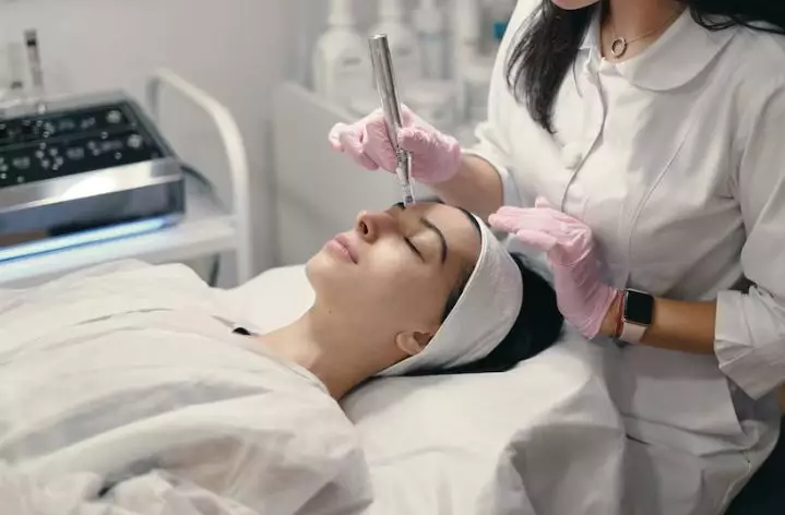 trik hilangkan jerawat dan mencerahkan kulit ala Hanum Mega berbagai sumber