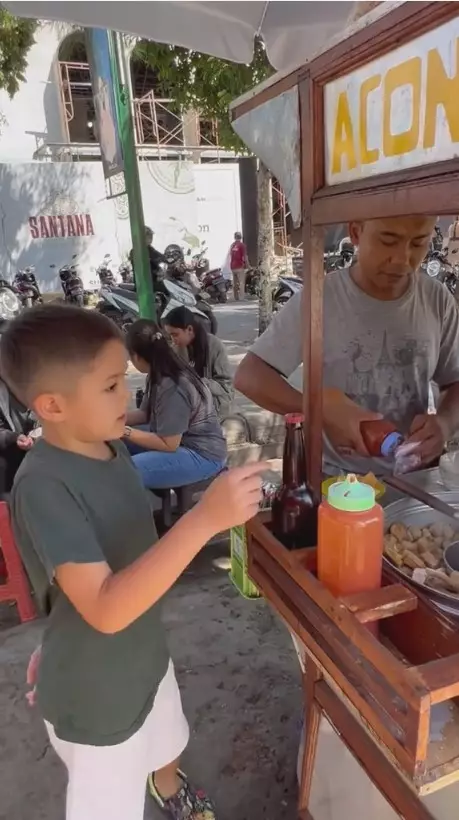 El Barack jajan kaki lima © berbagai sumber