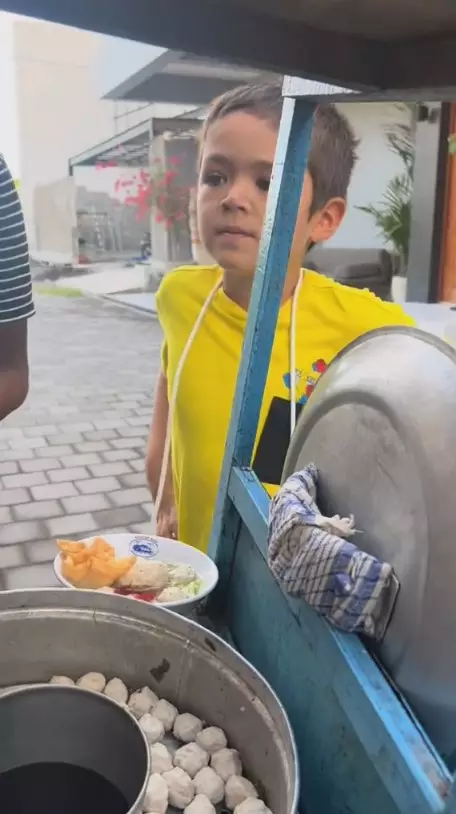 El Barack jajan kaki lima © berbagai sumber