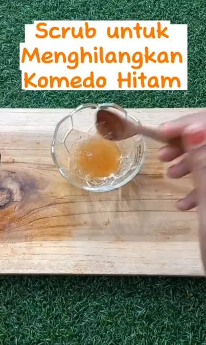 Trik hilangkan komedo hitam di hidung pakai scrub dari 2 bahan pemanis Berbagai sumber
