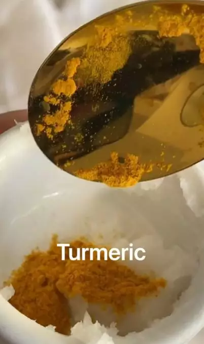 Trik memutihkan gigi kuning pakai ramuan dari 1 bahan pewarna alami Berbagai sumber Trik memutihkan gigi kuning pakai ramuan dari 1 bahan pewarna alami Berbagai sumber