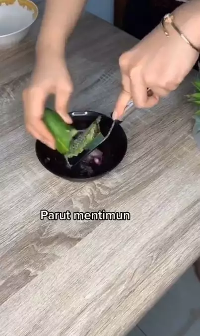 Cara menghilangkan bekas gigitan nyamuk menghitam pakai 1 jenis buah Berbagai sumber