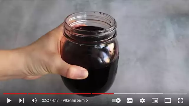 Trik atasi bibir kering akibat rokok berbagai sumber