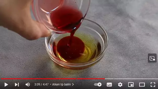 Trik atasi bibir kering akibat rokok berbagai sumber