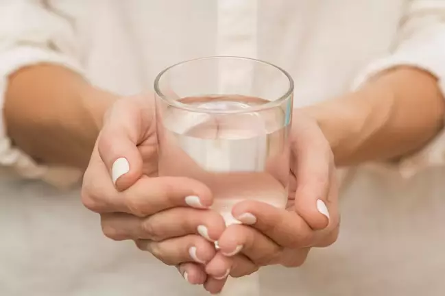 trik jaga kecantikan kulit ala Dewi Sandra berbagai sumber