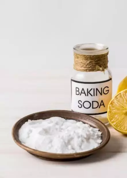 Trik mengangkat komedo hitam area T-zone pakai masker dari 1 bahan kue Berbagai sumber