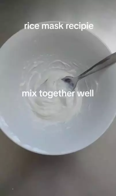 Cara mengatasi kemerahan wajah pakai masker dari 1 jenis tepung Berbagai sumber