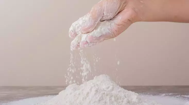 Trik putihkan wajah pakai masker eksfoliasi dari 1 jenis tepung Berbagai sumber