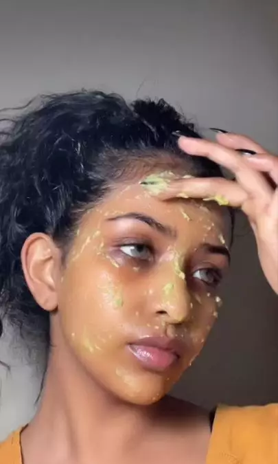 Cara menghilangkan flek dan noda hitam pakai masker dari 2 jenis buah Berbagai sumber