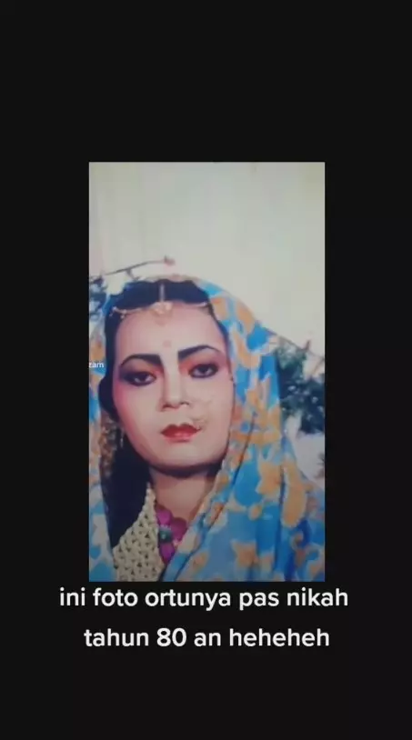 MUA 80-an tetap flawless © TikTok/@mua_zam