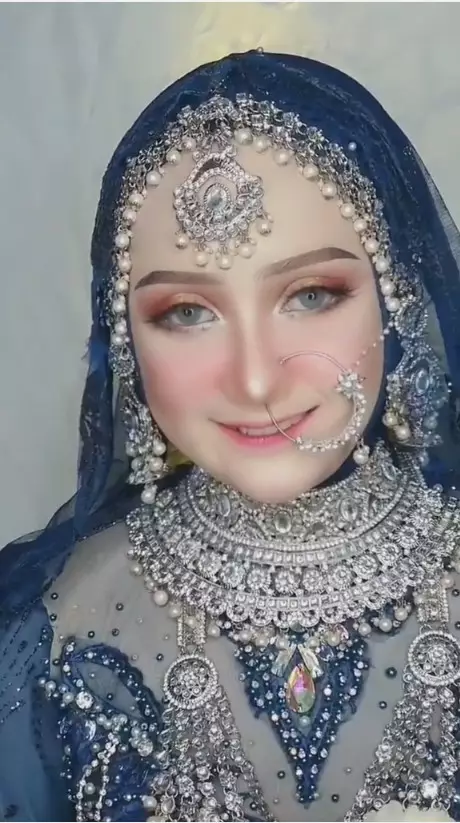 MUA 80-an tetap flawless © TikTok/@mua_zam