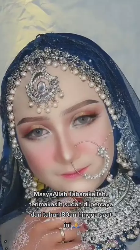 MUA 80-an tetap flawless © TikTok/@mua_zam