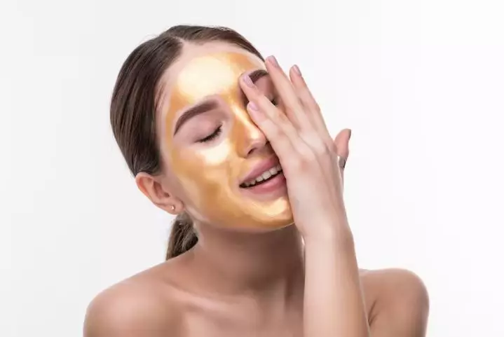 trik jaga kecantikan wajah awet muda Ruth Sahanaya berbagai sumber