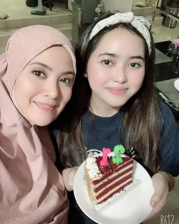 seleb 90-an bareng putrinya © Instagram